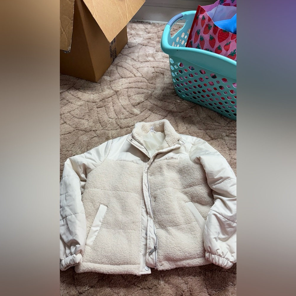 Time and Tru Women's Off-White Teddy Jacket